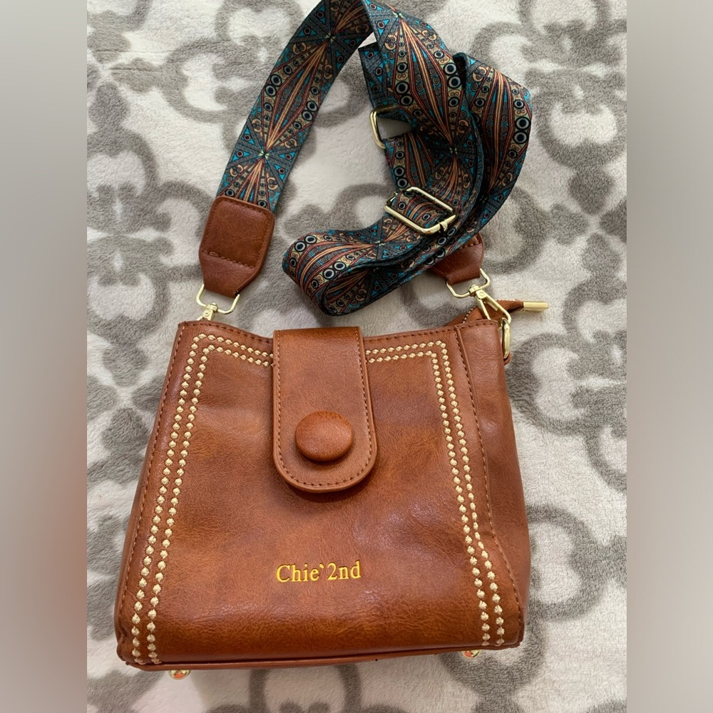 Brown Leather Crossbody Bag with Patterned Strap